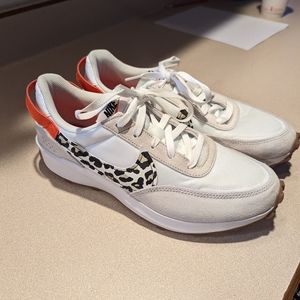 Nike womens waffle debut size 10